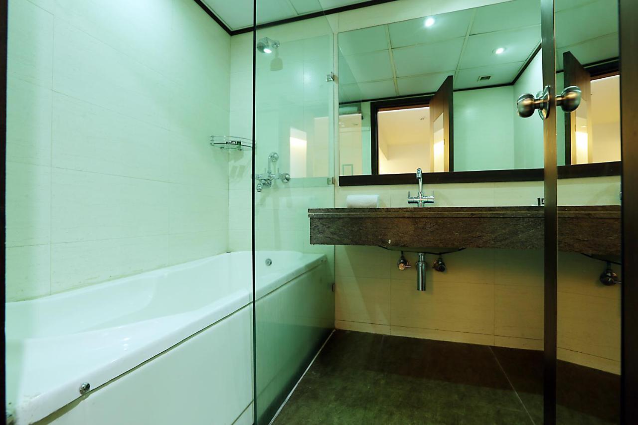Hotel Arch Plaza - Near Yashobhoomi Convention Centre Dwarka New Delhi Bagian luar foto
